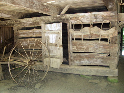 Cantilever barn